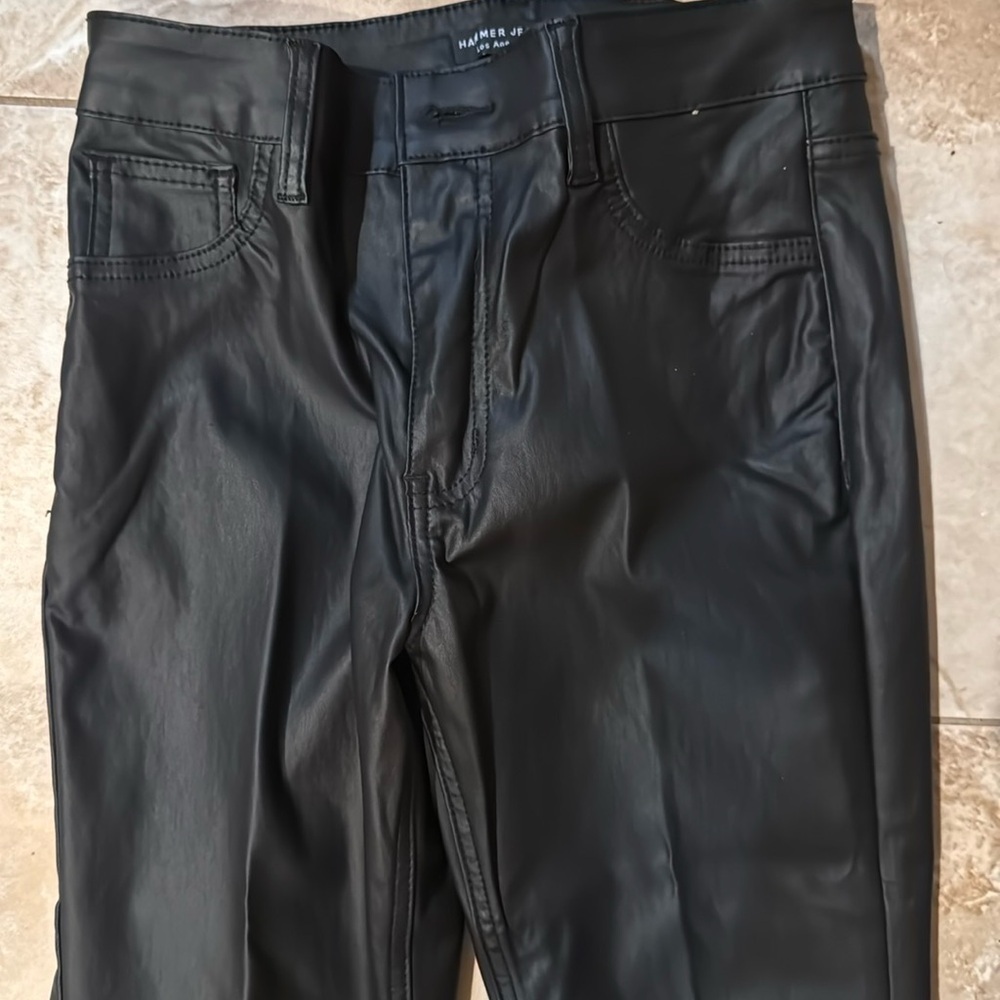 Black Vegan Leather Skinny Pants with Tapered Fit and Modern Look sz7 - Picture 5 of 7